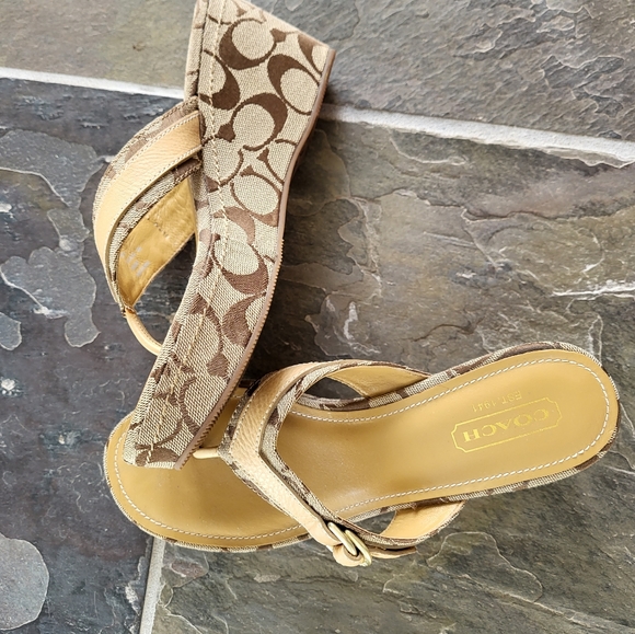 Coach sandals. SALE - Picture 6 of 8